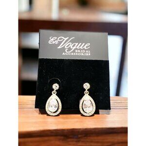 En Vogue Bridal Accessories Gorgeous Faux Diamond Teardrop Sparkly Earrings NWT